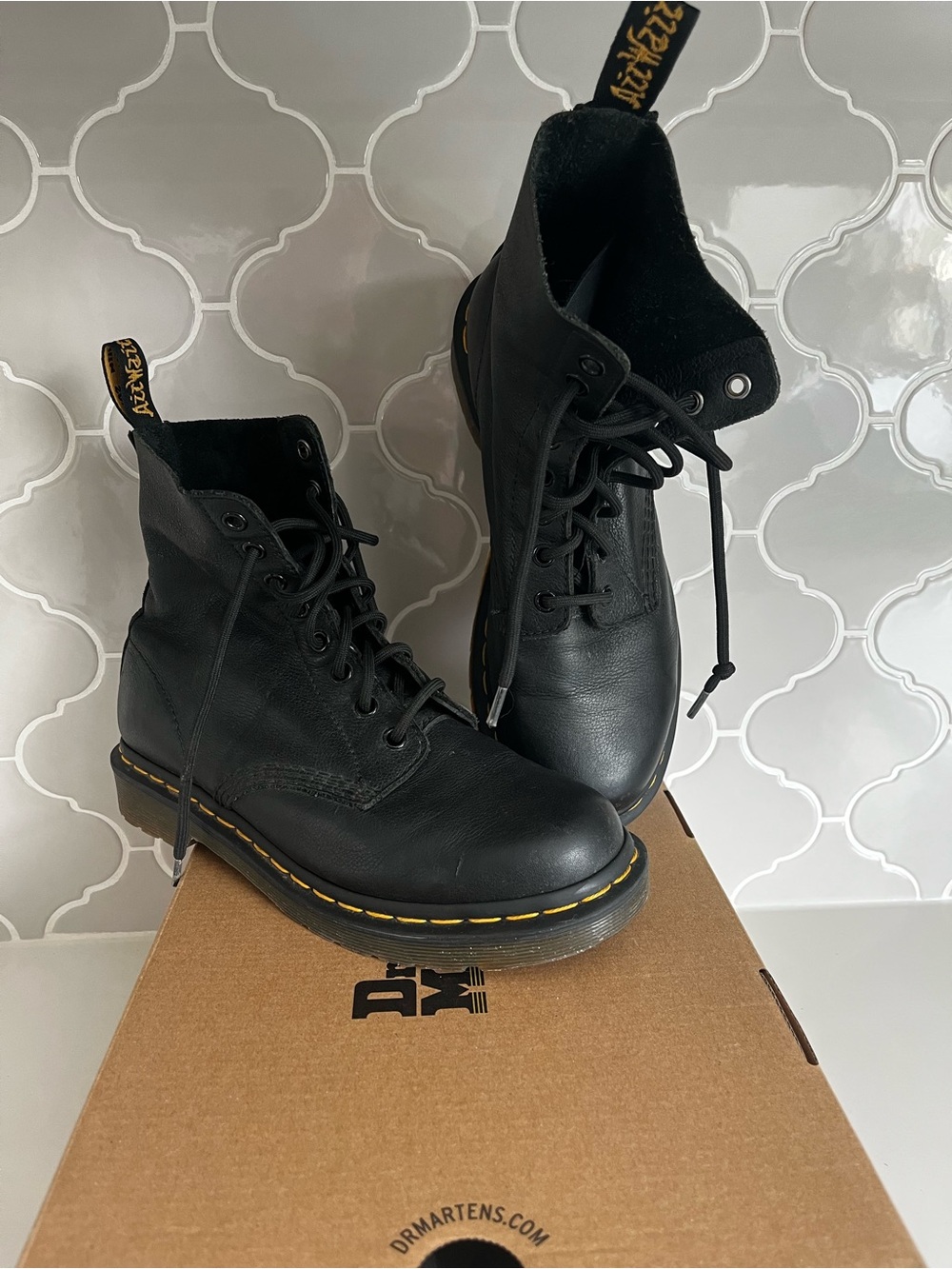 Dr. Martens 1460 Pascal Virginia with box
